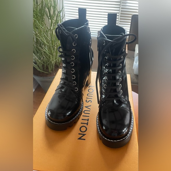 Louis Vuitton - Star Trail - Black Patent Leather Ankle Boots - Picture 5 of 16
